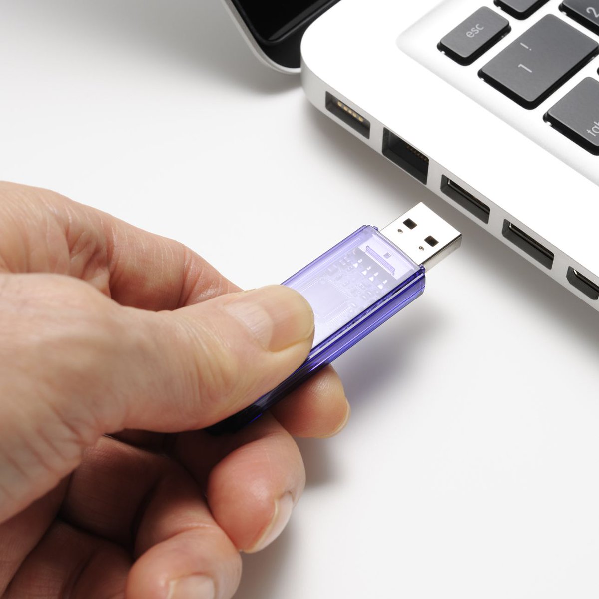 Public_Speaker_'s tweet photo. Don't rely only on a single flash or thumb drive to access the visuals or documents needed for a presentation.
Have a back-up plan - email your electronic documents to yourself and/or store them on a cloud drive.
#PublicSpeaking
#PainlessPublicSpeaking https://t.co/03RaQ1QjV7