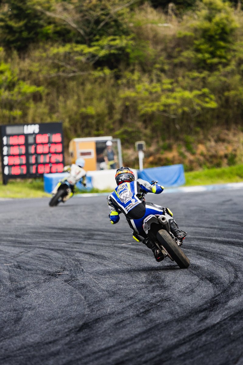 全員撮りたい気持ちは山々なんです...
楽しんでいきましょ〜🔥
#スーパーモト