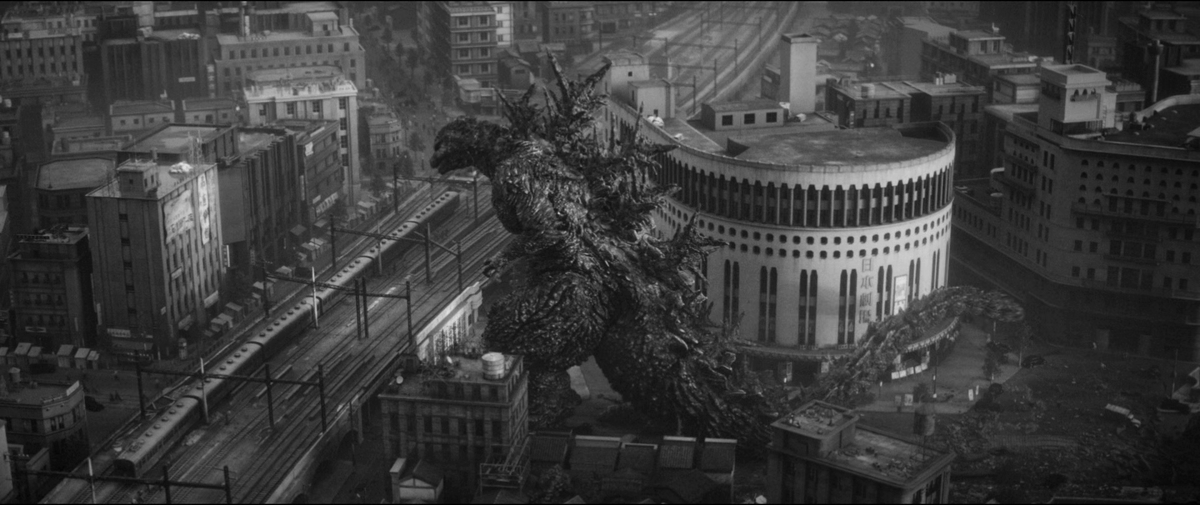 ObnielValdez's tweet image. #GodzillaMinusColor
Disfruté más de los personajes y disfruté más de Godzilla, la 1ra vez se me hizo raro verlo en movimiento. El blanco y negro es excelente, resaltan más los desastres que la creatura va dejando a su paso, todo se vuelve más palpable.

Nolan y su bomba Zzzz xd.