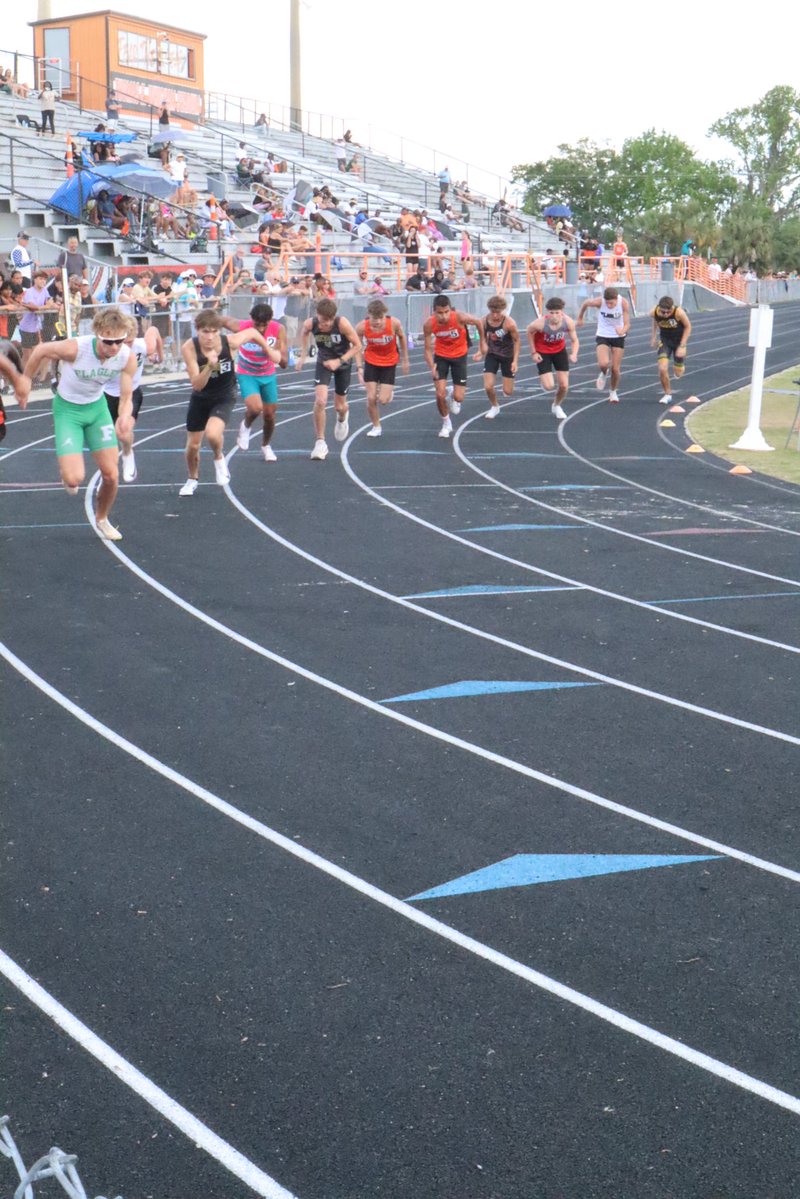 LucasPark08's tweet image. 5th at district meet. What a competitive track season. This season I went from a 2:06 to a 2:01 in the 800 meter and a 56 to a 49 in the 400 meter. Blessed to have great teammates and coaches at Lake Mary. Now on to my main sport🏈. #athlete 
@kickerMarkLewis @LMRamsFootball