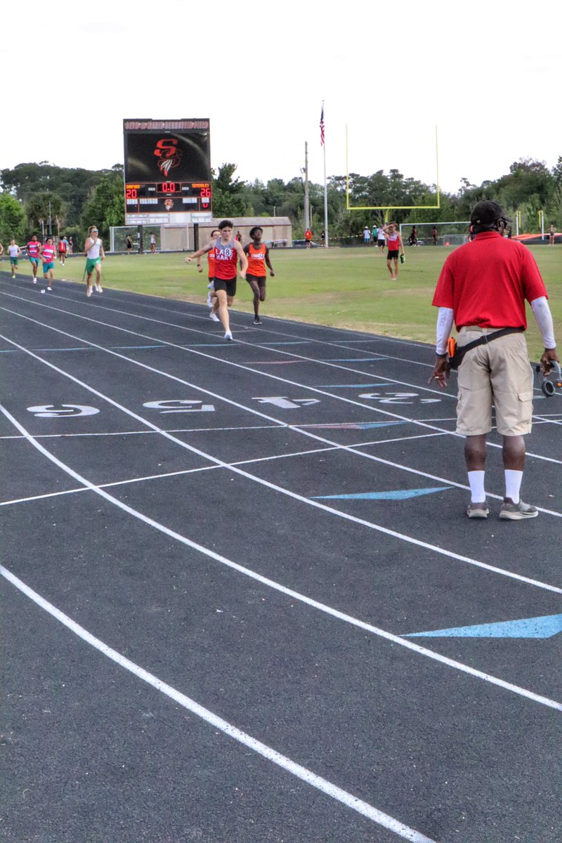 LucasPark08's tweet image. 5th at district meet. What a competitive track season. This season I went from a 2:06 to a 2:01 in the 800 meter and a 56 to a 49 in the 400 meter. Blessed to have great teammates and coaches at Lake Mary. Now on to my main sport🏈. #athlete 
@kickerMarkLewis @LMRamsFootball