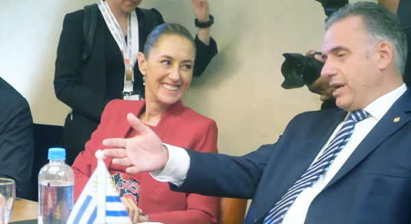 LAONDADIGITAL's tweet photo. Diálogo entre Yamandú Orsi y Claudia Sheinbaum presidenta de México
https://t.co/XJIVKSsHxS https://t.co/rxUrwVtcWQ