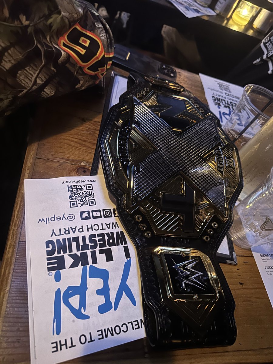 ReineQueenUn's tweet image. Wrestlemania watch party 🎊 And yes I had to bring one of my championship belts 😝 #HappySaturday #GoodVibesOnly