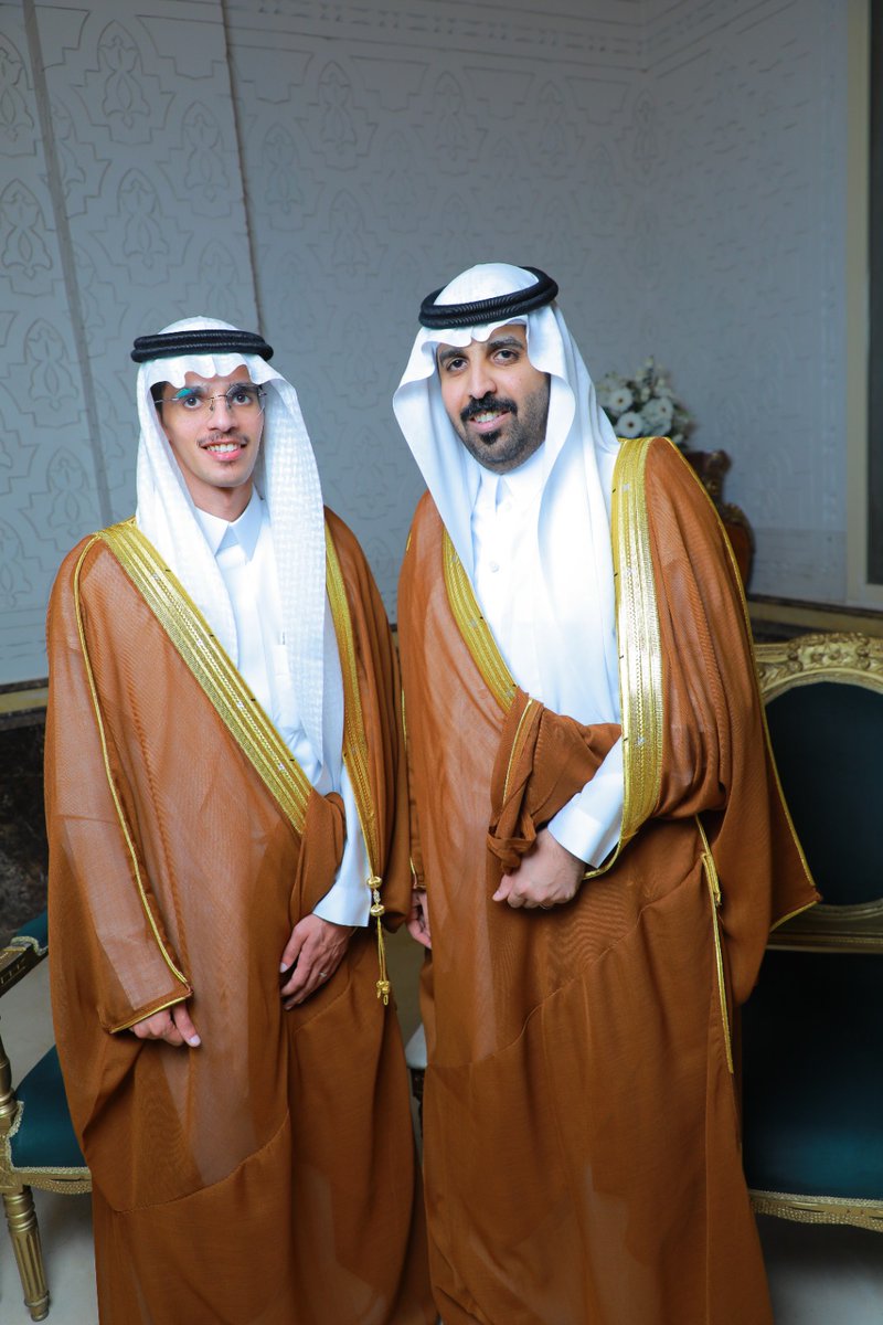 AlfarsiHarb's tweet photo. احتفل الشيخ أحمد بن محمد الفارسي وأبناؤه وأحفاده بزواج/ عبدالعزيز وعيسى أبناء الشيخ حامد بن أحمد الفارسي يوم السبت 1 ذوالقعدة 1447هـ، وسط حضور جمع من الأهل والأصدقاء والضيوف الذين شاركوا العريسين فرحتهما وقدّموا لهما التهاني.
"قبيلة الفوارس تبارك للعريسين وتتمنى لهما حياة سعيدة" https://t.co/OdneNGv7ot