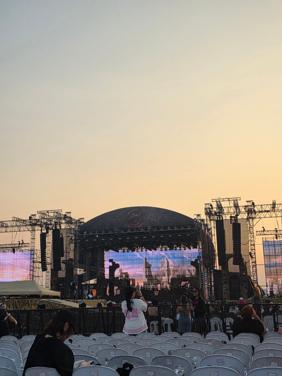 jinnieeee08's tweet photo. The best night with @dianne_138

Thank you so much po @dobinini.
Finally watched them live 🤩🔥⭐️
 #dobinini_proofs https://t.co/G2DOvI41hD