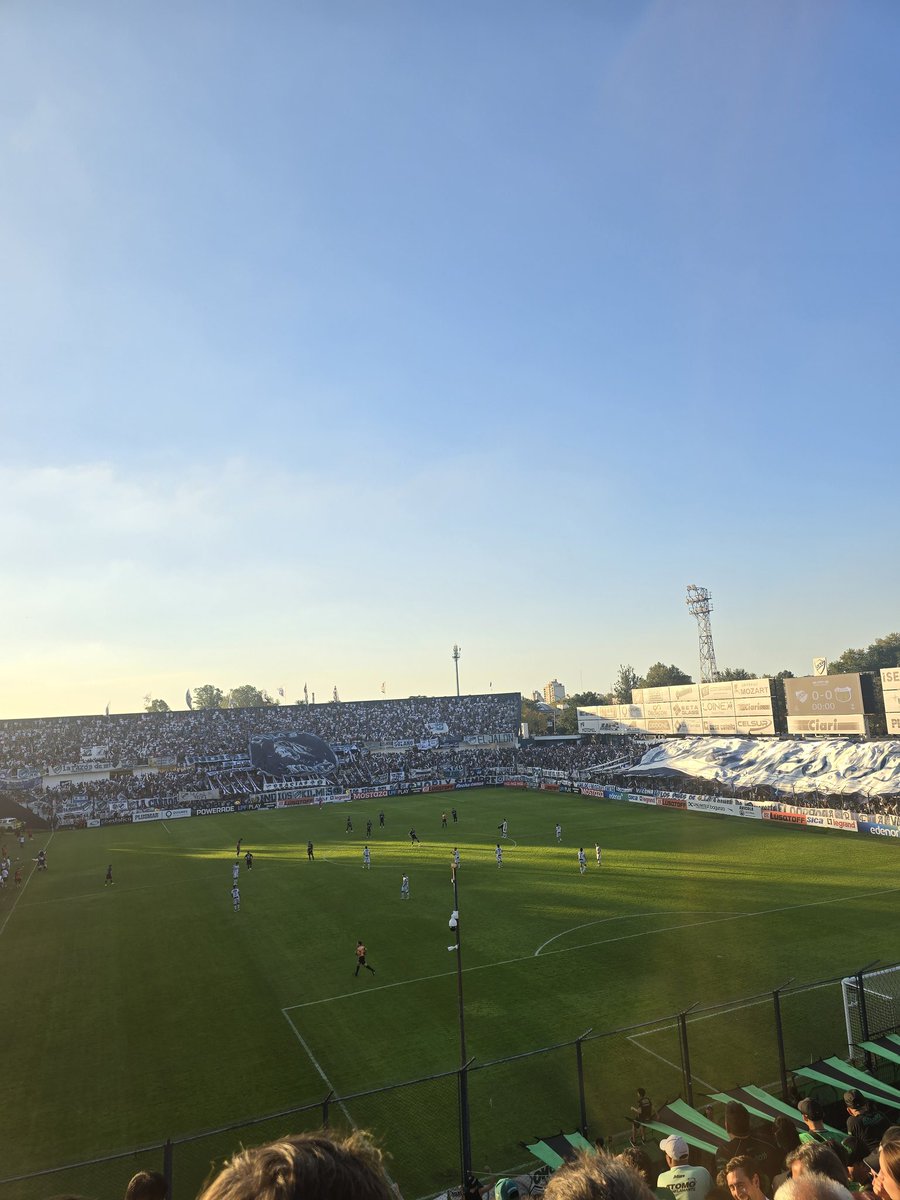 Tweet aparte, impresionante hinchada mis respetos y saludos a todo el pueblo cervecero 💚🖤🐃🤝🍺💙🤍