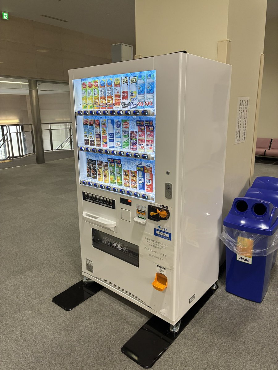 hetare0930's tweet photo. 砂町3階の自販機が復活してた https://t.co/diokDXZ3Or