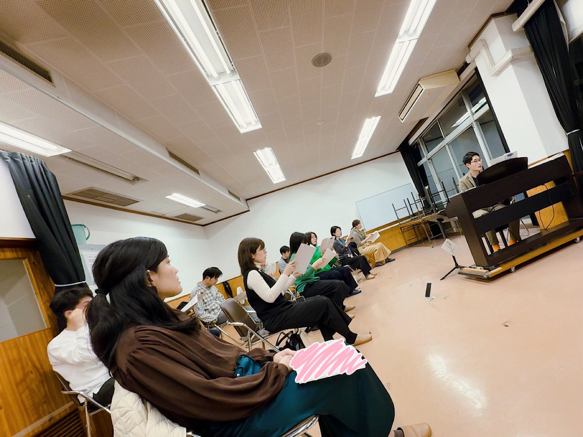 choir_lab's tweet photo. きのうは見学者2名をお迎えし、月に一度の土曜練習でした。
6月の合唱祭に向けて「こんな咲きかたもわるくない」「Csodafiú-szarvas（奇跡の鹿）」を練習中。
リズムや和音がきれいに重なるよう丁寧に合わせています。
見学はいつでも大歓迎です！
#合唱 #chorus https://t.co/PNjpeztd8E