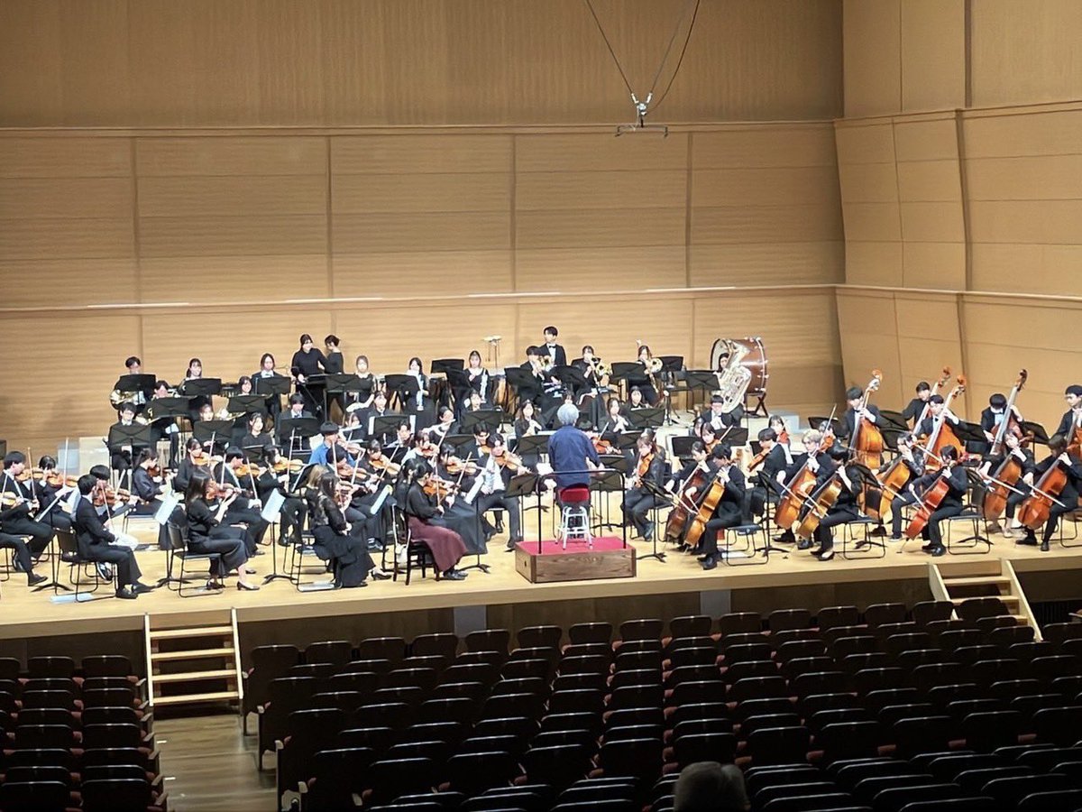 HirodaiOnkyo's tweet photo. 新入生歓迎音楽祭(MF)【当日】！
いよいよMF当日になりました！

本日ご紹介するのは
16:40〜交響楽団
17:00〜吹奏楽団
そして司会進行を務めるフェニックス放送
の皆さんです！
本番の演奏、司会をお楽しみに🎺

新入生歓迎音楽祭（MF）
4/19(日)開場13:00 開演13:20
大学会館1F大集会室 https://t.co/f38E8i0i99