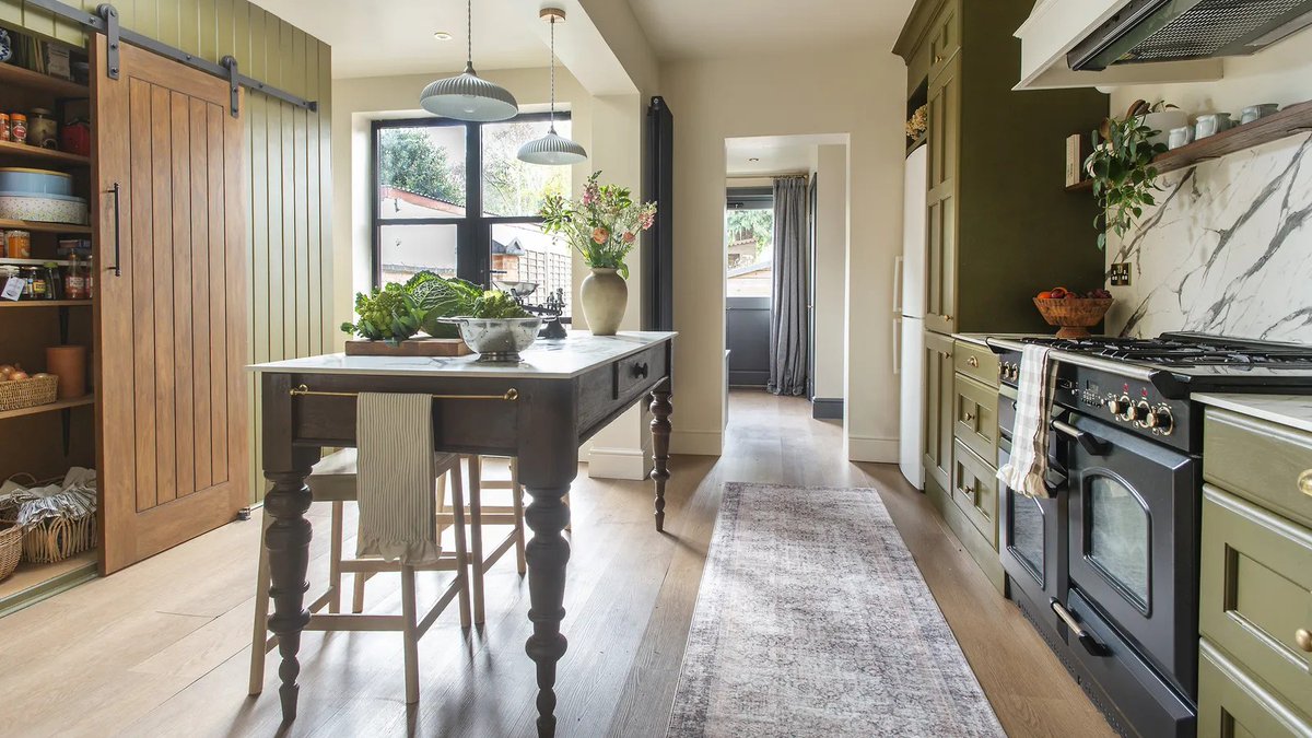 JimHicksHomePro's tweet image. How about this overall kitchen design - love it or leave it? Best Kitchen &amp;amp; Bath Remodeler#dogoodwork #kitchendesign #hgtv #kitchen #bathroom #homeimprovement #home #remodeling #remodel