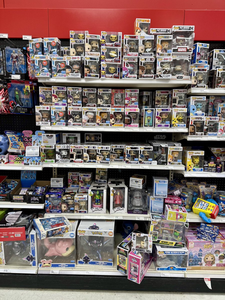 FunkoPOPsNews's tweet image. Just stopped by my local Target land to see what they’ve got going on! Definitely a better selection than Hot Topic these days 😜

#Target #FunkoPOPNews #Funko #FunkoPOP