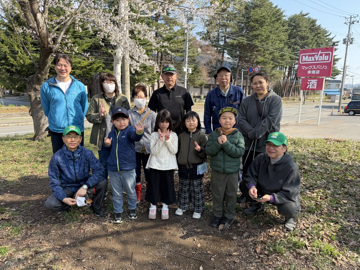 dekazu's tweet photo. 日曜日の朝早くから、みんなで幸畑中央公園をきれいにしました♪みなさんお疲れ様でした♪
まだまだお掃除しないといけない感じなので、また時間作ってみんなできれいにしましょう♪ https://t.co/WjKoz3Mqsu