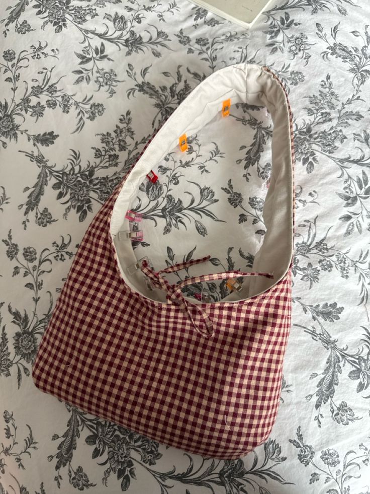 mausaksess's tweet photo. wtb tote bag gemes yang talinya satu dan agak lebar kayak gini, kalau ada nala bag saved.if

*pict from pinterest https://t.co/eTrJPNfwg0