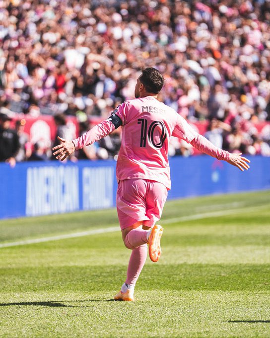 LM10GOAT 🐐 tweet media