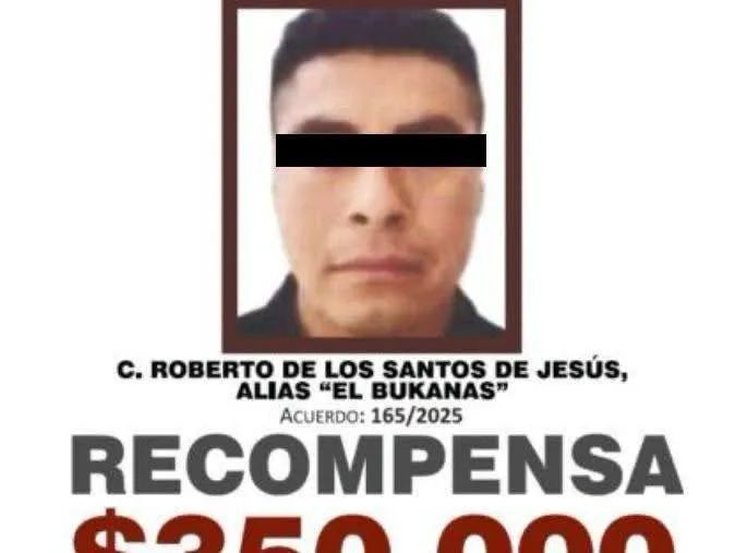 domingo7th's tweet photo. 🚨 Capturan a “El #Bukanas” en #Puebla
Roberto de los Santos, presunto líder #huachicolero con operación en #Puebla y #Veracruz, fue detenido en #Chignahuapan por la Marina, con apoyo de autoridades estatales. #TriánguloRojo. https://t.co/fZ1xg4oFAi