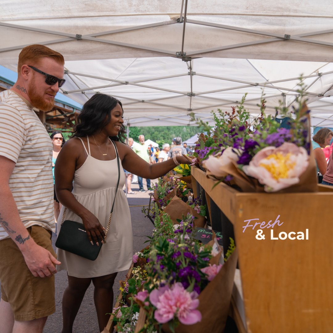ExperienceSFSD's tweet photo. The Falls Park Farmers Market officially returns on May 2. Every Saturday morning from 8 am to 1 pm shop the freshest produce, local meats, and handmade goods in Sioux Falls. 💐🥐🫑

📍: Falls Park https://t.co/J6G9ei2jH4