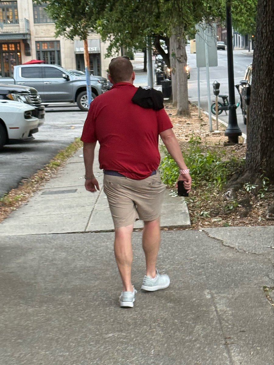 OhioTate's tweet image. BREAKING NEWS:

Mintzy cannot figure out the Uber situation so we are walking 1.6 miles (37 minutes) back to our hotel to Uber to the concert.

He just asked a guy where the venue is, but they did not know.

The concert is a 0.3 mile walk (7 minutes) from the stadium we were at.