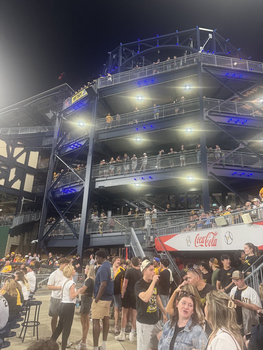 DixonStarz's tweet image. Sent my best friend’s kiddo off w/ a #KG6 jersey

Were in tahn from NoVa for 🏀 *Was my absolute honor to✨

*Told em: Is TRUTH at 19, age matters (not much @ all)

#LFGB 🏴‍☠️