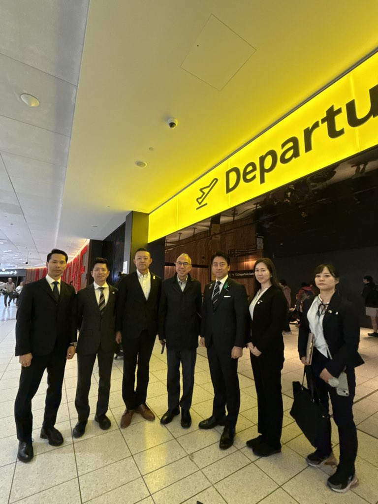 オーストラリアの鈴木大使やメルボルンの領事館など在豪チームの皆さん、約24時間の短い滞在でしたがサポートありがとうございました。おかげで無事にもがみの契約を見届け、マールズ副首相兼国防大臣とも有意義な会談と友情を更に強固にする時間を持つことができました。ありがとうございました！