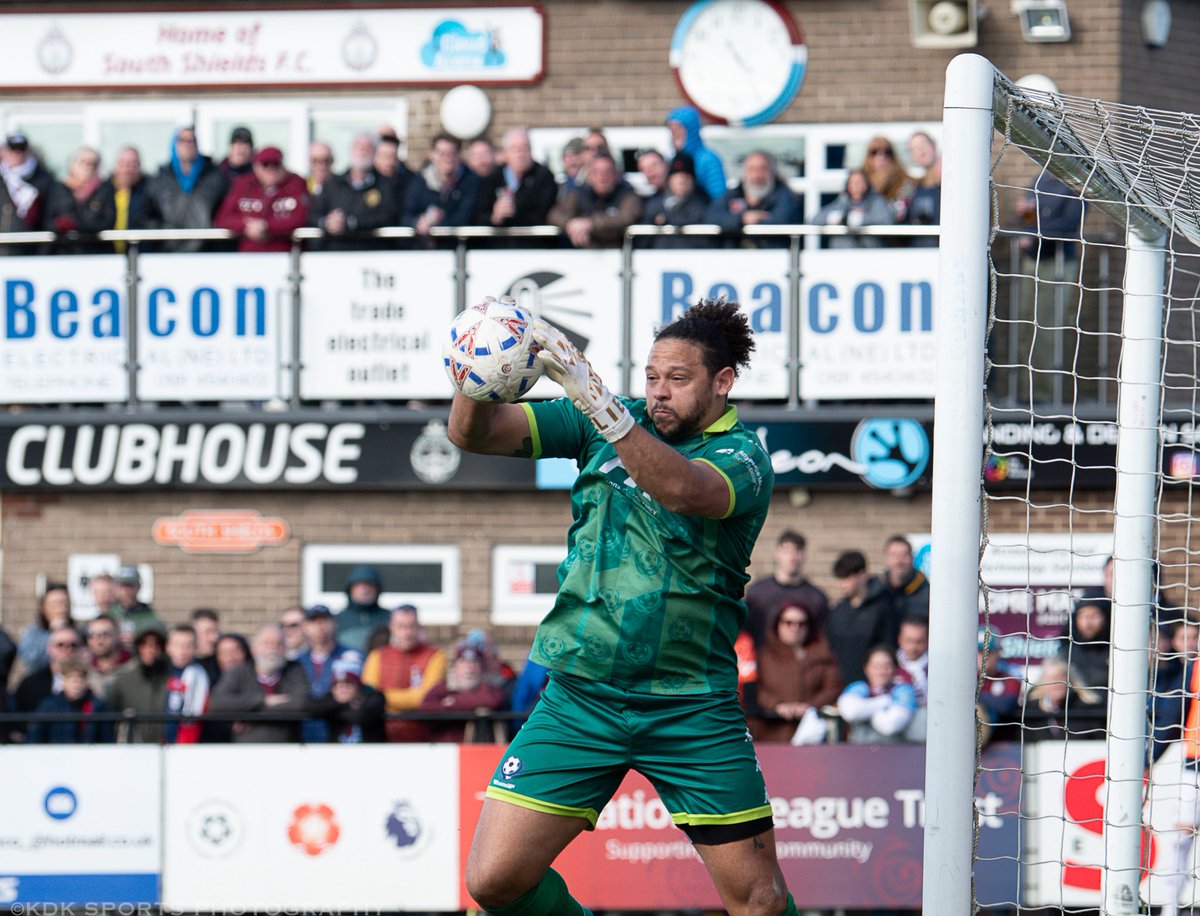 KDKSportsPhotos's tweet image. #NonLeague Well this bloke was Batman, Superman and Catwoman rolled into one

@BedfordTown @pro_sportmedia @SouthShieldsFC @UKNikon @ThePNLP @NL_Enterprise @thefootballpink @nonlgupdates @nonlgupdates @MickMoody2 @pjkssfcfan 
@NonLeagueCrowd @NLF_News #football #soccer