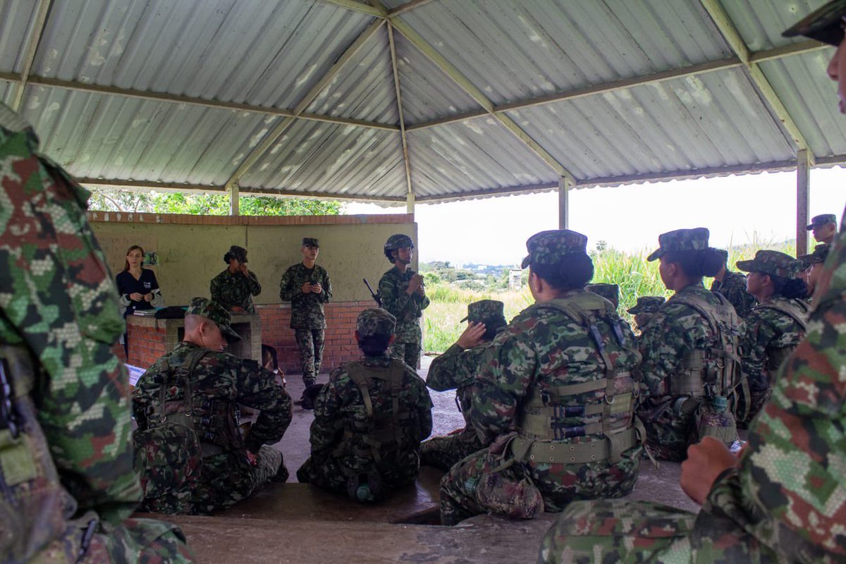 BoyacaLEinforma's tweet image. De #Sucre para el #Tolima: esta es la suboficial del @COL_EJERCITO que hoy inicia su carrera como comandante de escuadra

Prestar el servicio militar y enamorarse de esta institución la motivó a continuar en el Ejército Nacional como suboficial.