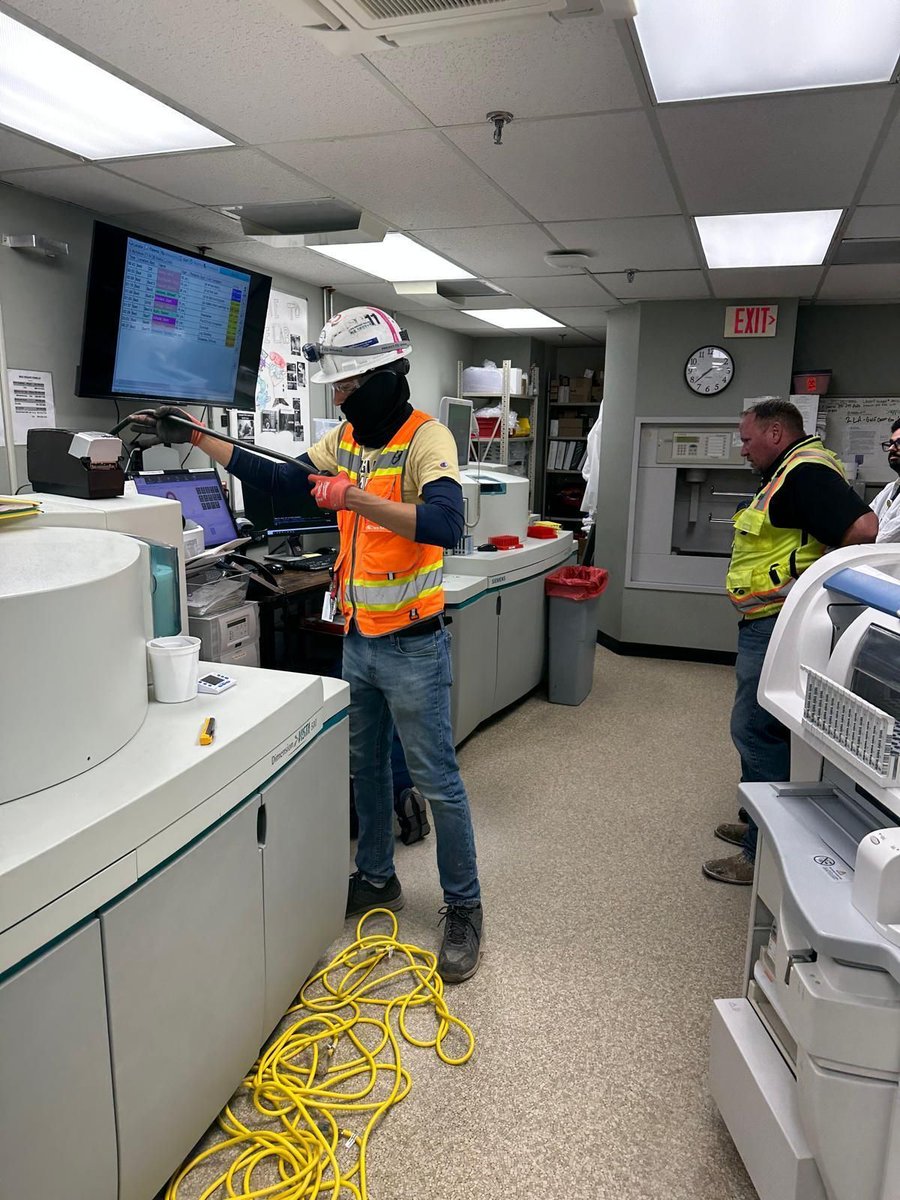 bgs407's tweet image. Every connection matters. Our team works with precision and focus, ensuring reliability and safety in every environment — even in the most technical spaces. ⚡👷♂️ #BGS #ElectricalContractors #SafetyFirst #TechnicalWork #PoweringTheFuture