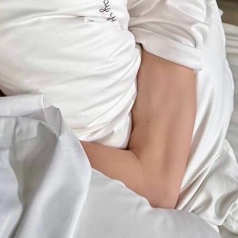 지훈 팔 tweet media