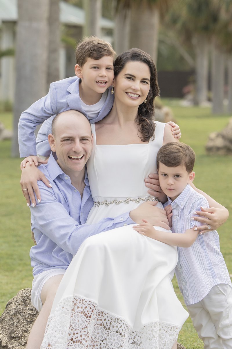 JavierOlivero5's tweet photo. 10 years later… same place, bigger story 🌿

I photographed their wedding a decade ago. Now they’re back at Villa Montaña Beach Resort celebrating their anniversary with their two kids. This is what it’s all about—capturing moments that grow into a legacy.
📸 Available worldwide https://t.co/Qbef30gTyZ