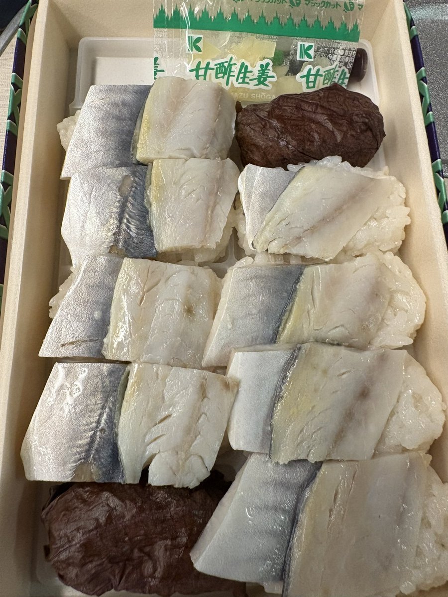 と二日酔いになりながら新幹線で、これを食べてる😭