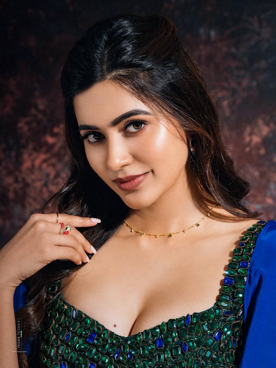 j4muna's tweet image. Good morning, my sweet jamuns! ☀️🍯✨ 
Life isn’t always easy, but today is another chance to believe in yourself. Find peace in small things and choose happiness again. You’re stronger than you know. #GoodMorning #AnjuKurian