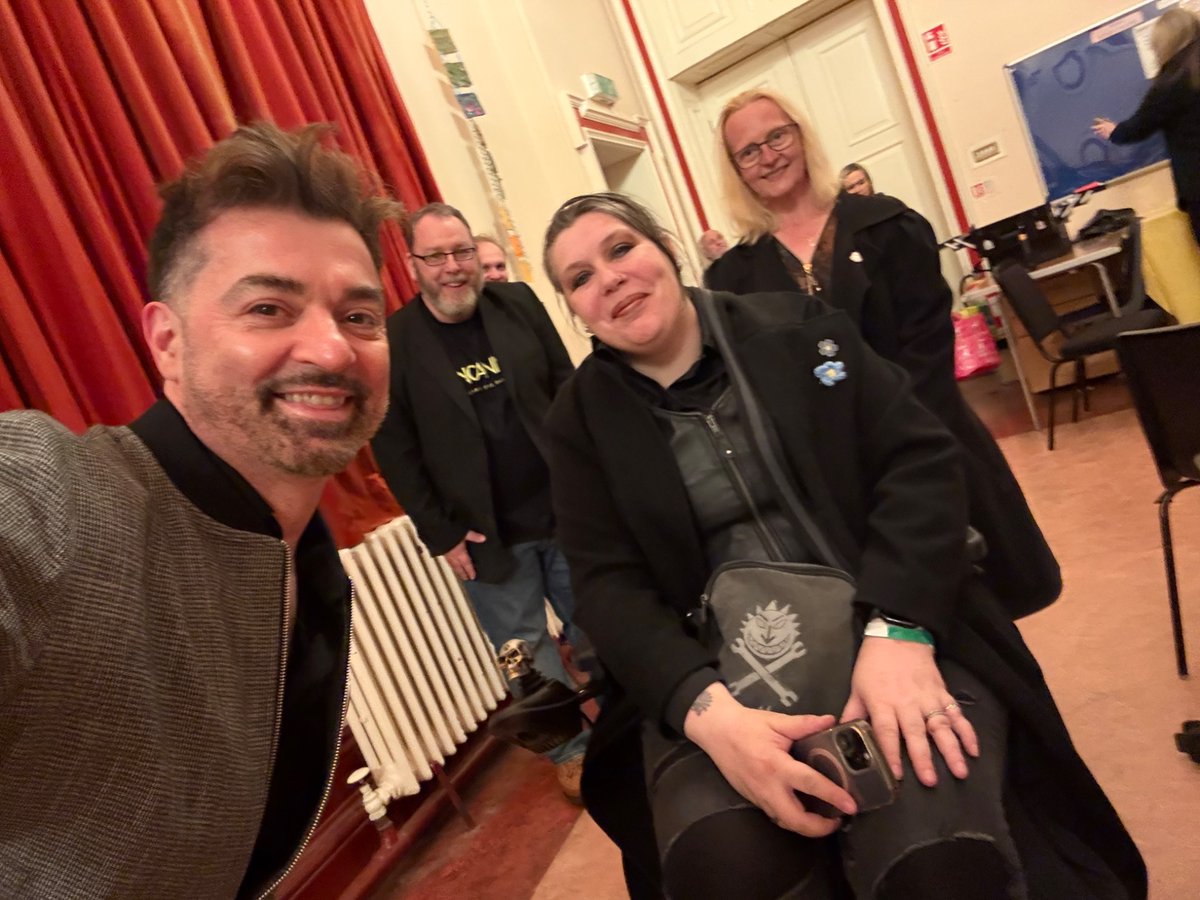 Peter Laws tweet media