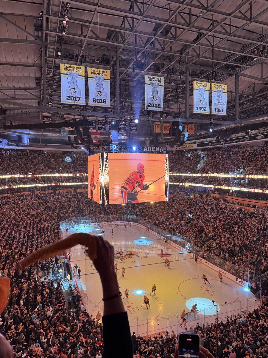 Penguins Jesus tweet media