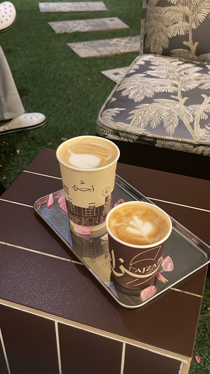 - 19 April 

من هنا سكة ملامة 
من هنا سكة ندامة 
سكتين يا الله السلامة 
أنا أمشي فين يا ناس ؟.