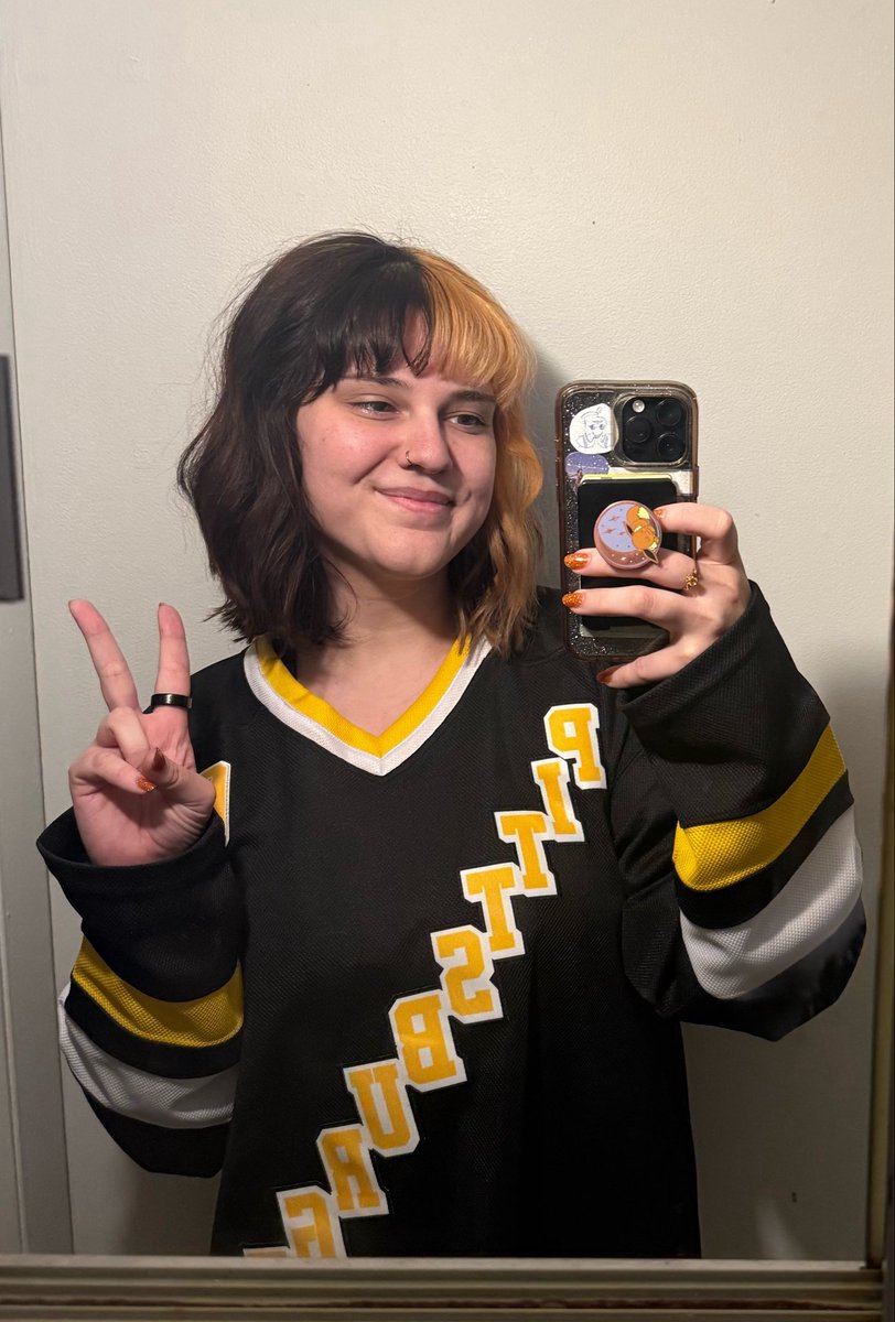 bella ツ tweet media