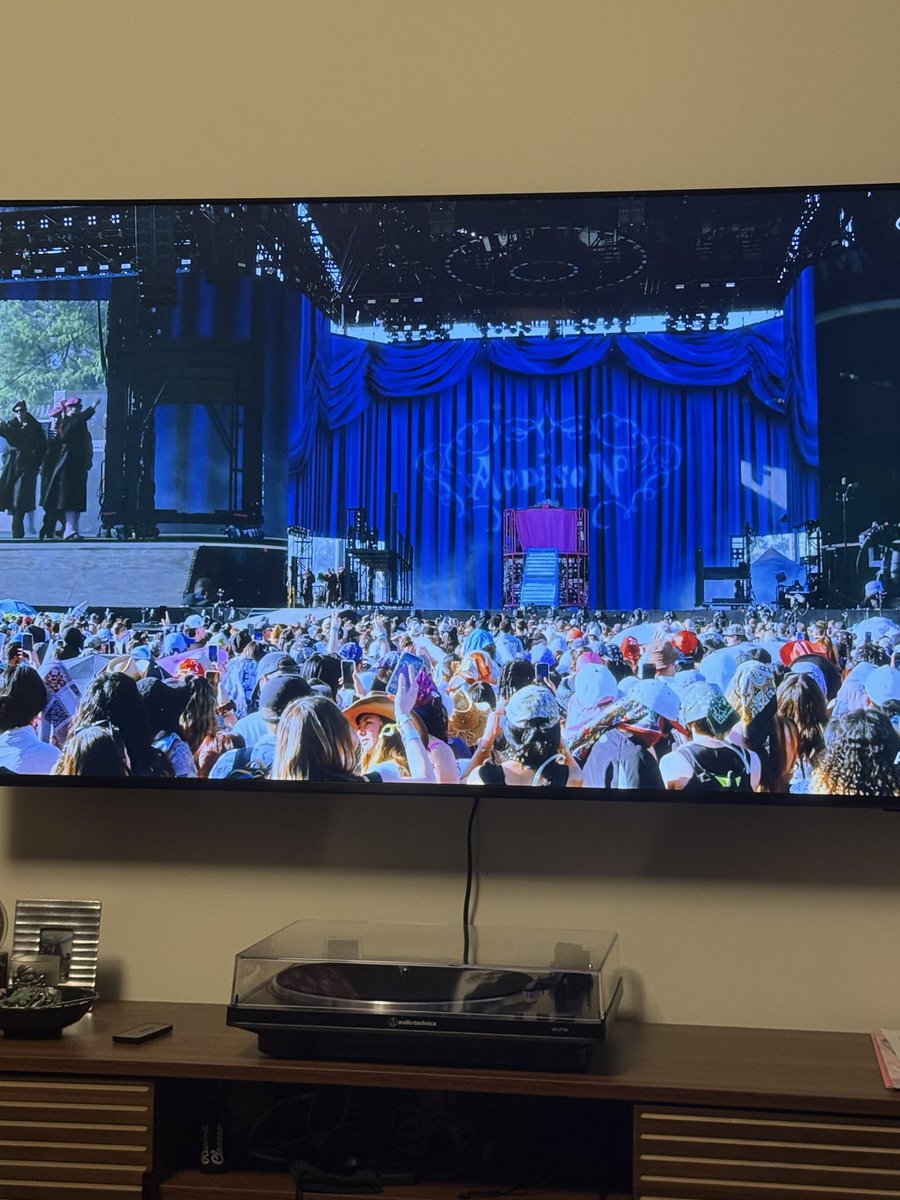 mir3zh's tweet image. WEEKEND 22222222 #addison