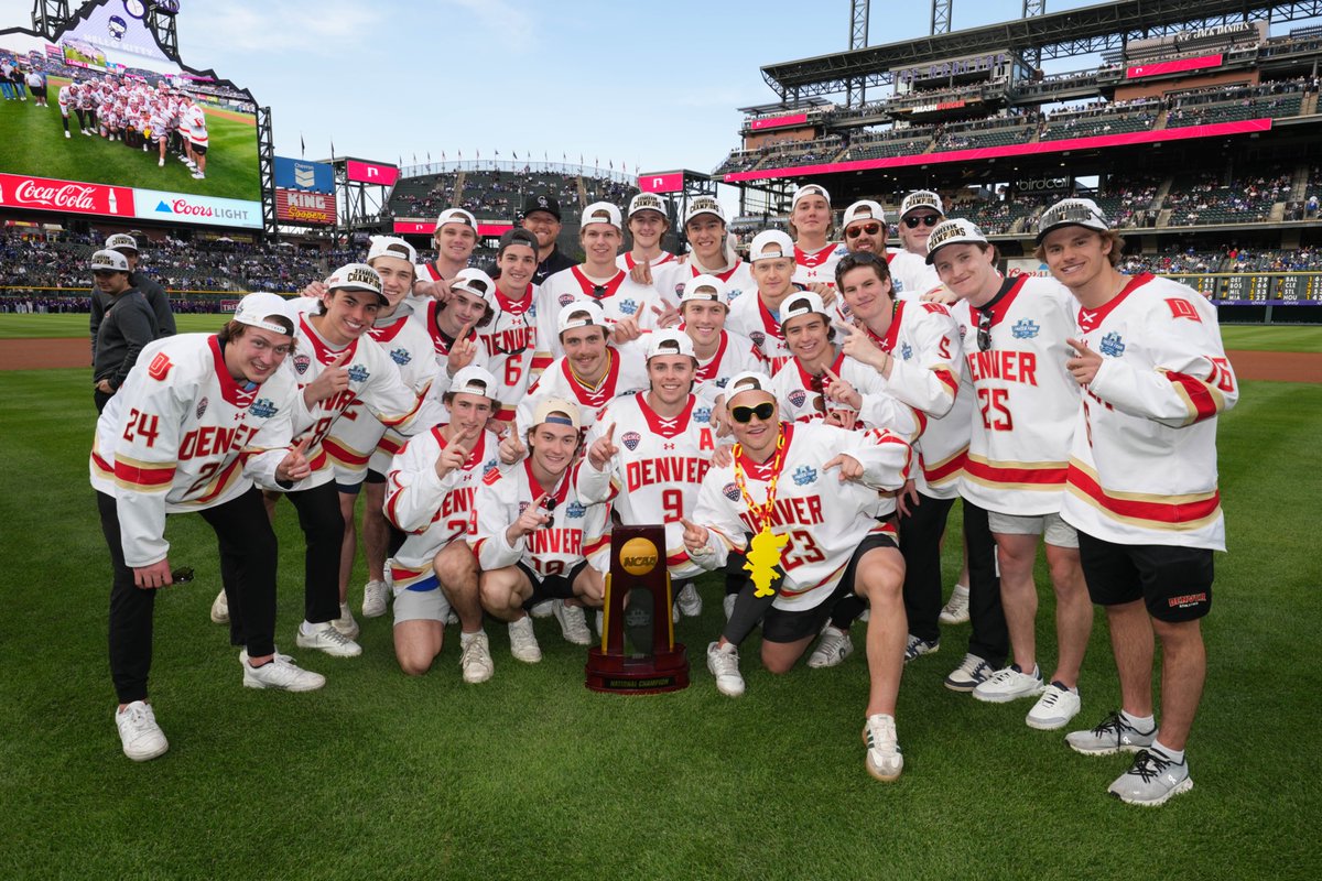 Rockies's tweet photo. Look who's in the house!!

@DU_Hockey 🔥 https://t.co/vr7U8I9TiN