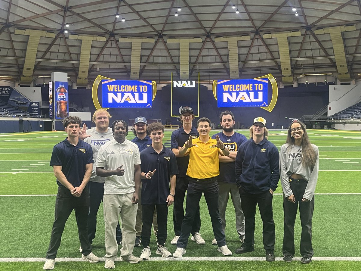 TimRoschmann's tweet photo. Incredibly proud of this group! 
(Missing a few)

200+ athletes hosted on campus over spring ball.
1000+ burgers grilled

Looking forward to more great things from the dream team! 
#7KBuilt https://t.co/CdPCkwJLbB