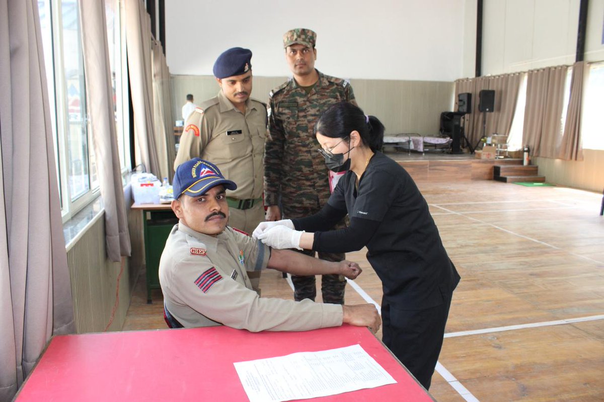 BROindia's tweet image. #BROIndia 
#DonateBlood
#ZiroLowerSubansiri #DutyAboveSelf

🩸Saving lives, one unit at a time! 🩸
Project Arunank@BRO successfully organised a blood donation camp in collaboration with Gyati Takka General Hospital, Ziro.
A heartfelt salute to our BRO personnel for their
