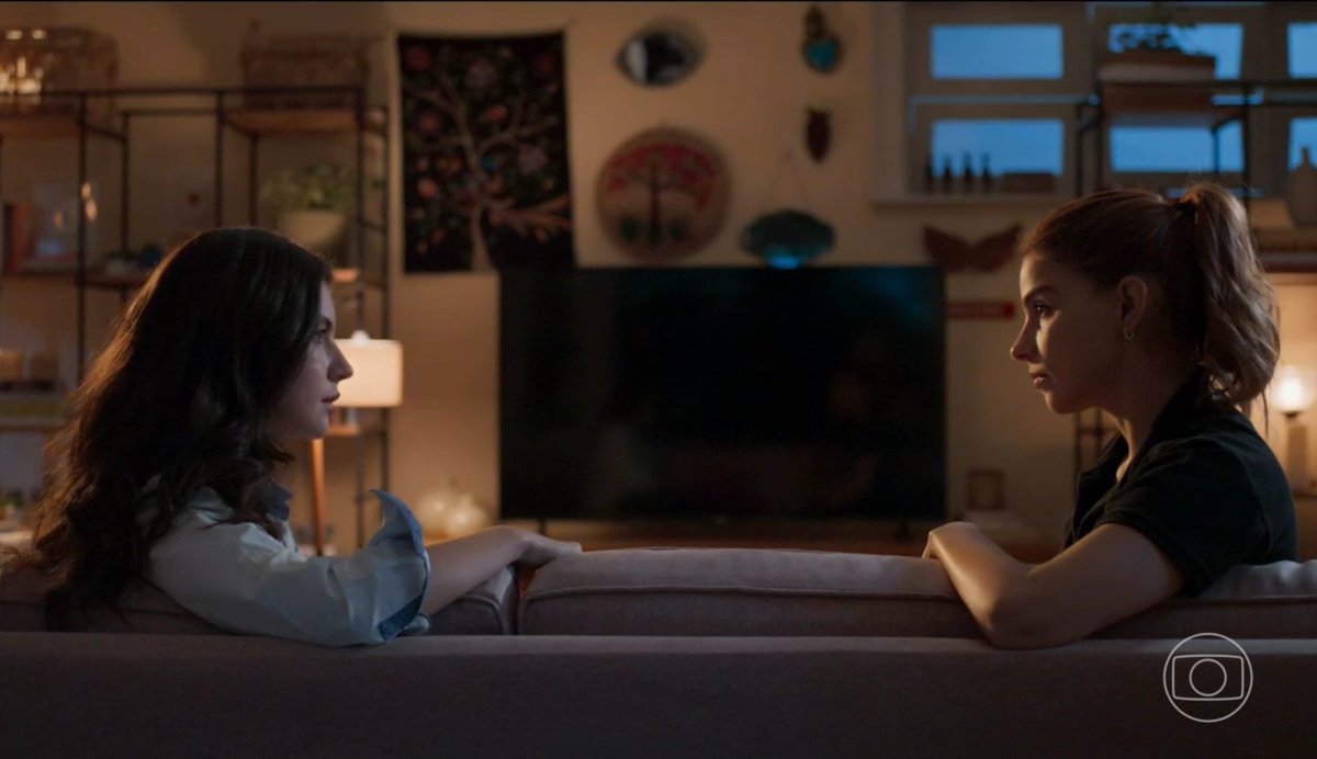 mavgfx's tweet image. elas em casa com a juquinha fardada ai .