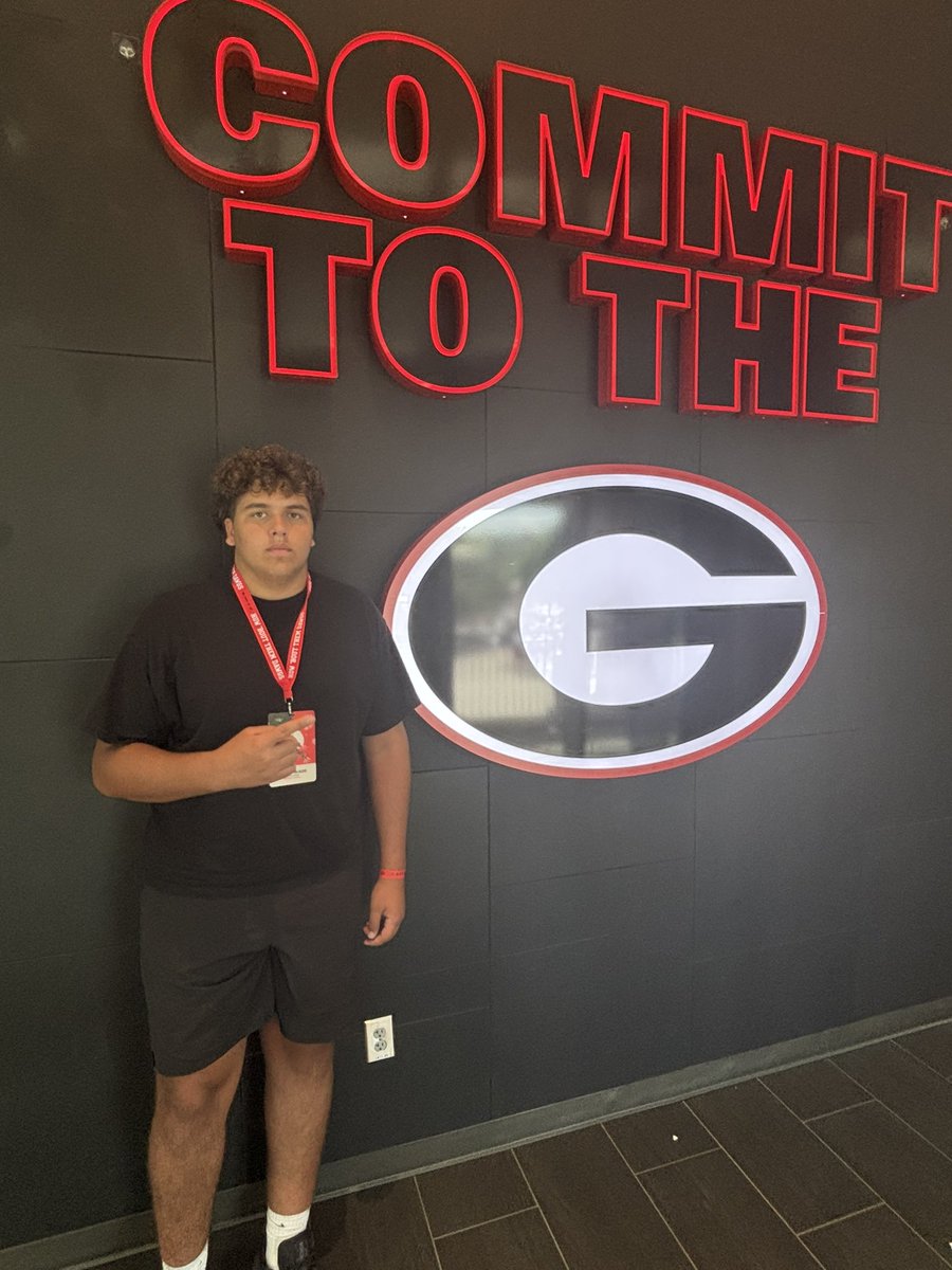 DanteWade89's tweet photo. Had an amazing visit @GeorgiaFootball for their G-Day! Thank you @coachKub_70 and the rest of the staff for the experience #GoDawgs @KirbySmartUGA @SSearels @CJones_FB @ErikKimrey @LeverageMatters @NLFOOTBALL https://t.co/EDb8ih4tJv