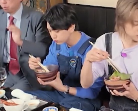 海鮮丼もりもり食べてこれなの正門くんってほんとうに愛おしハムちゃん🐹