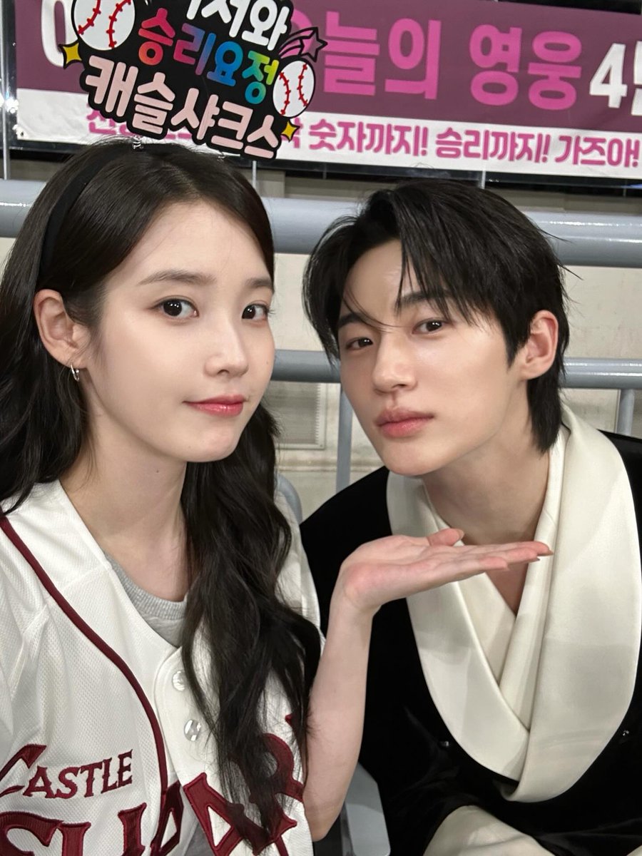 IUstagram tweet media