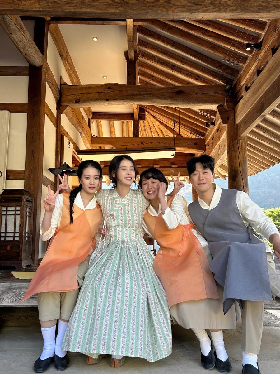 IUstagram tweet media