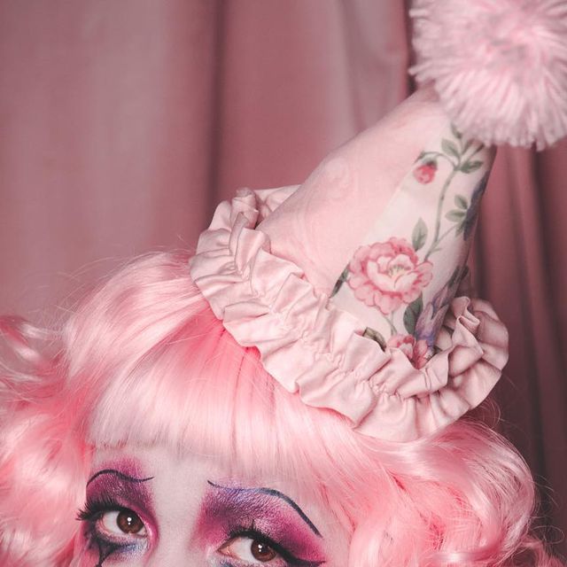 SillestSapling's tweet photo. ꒰  clown kiddo who loves doing makeup and dressing up , performing tricks  their carer an sibs 🎀  ˎˊ˗ https://t.co/tyzvdw1zCz