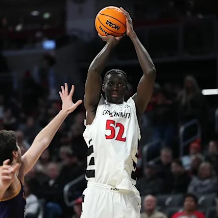 aidansen123's tweet image. Michigan is starting to ramp up activity in the portal as new targets come into play for Dusty May and his staff

on3.com/boards/threads…

#CFB || #GoBlue