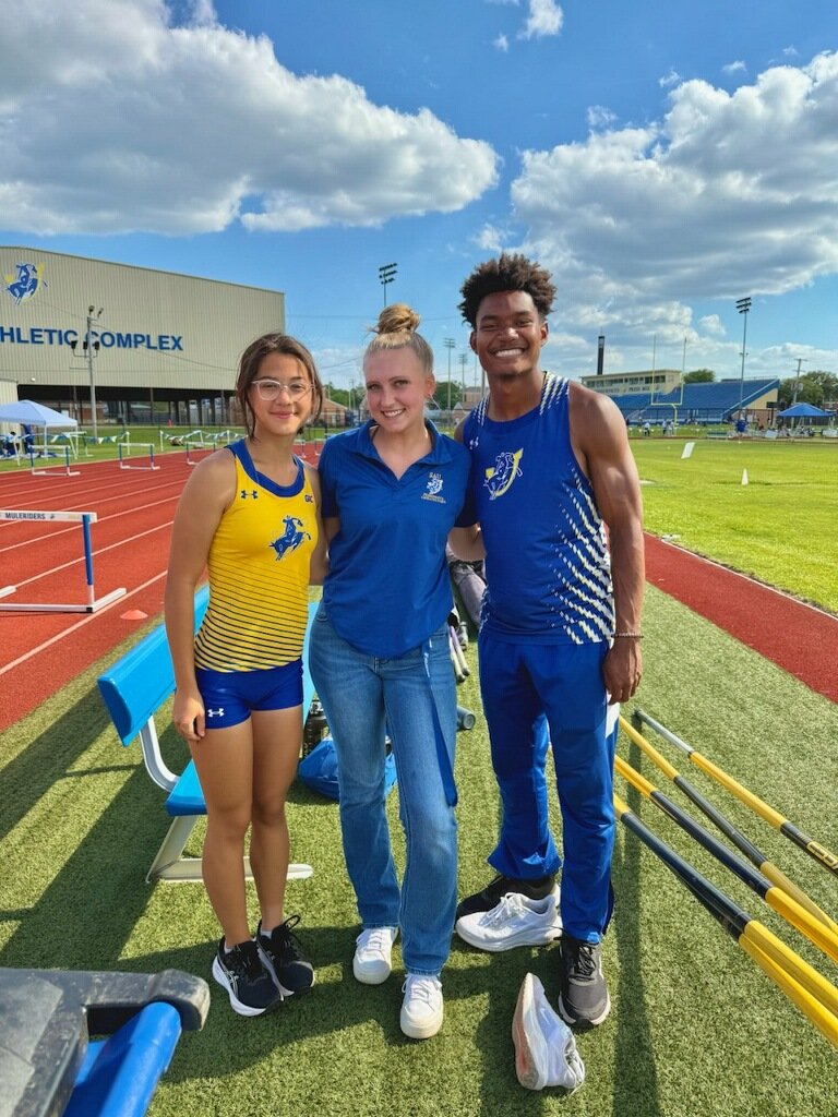 MelissaTagorda's tweet photo. 11ft clear at the home meet. Thankful for some consistency and the support. https://t.co/O1EA9PVfR6
