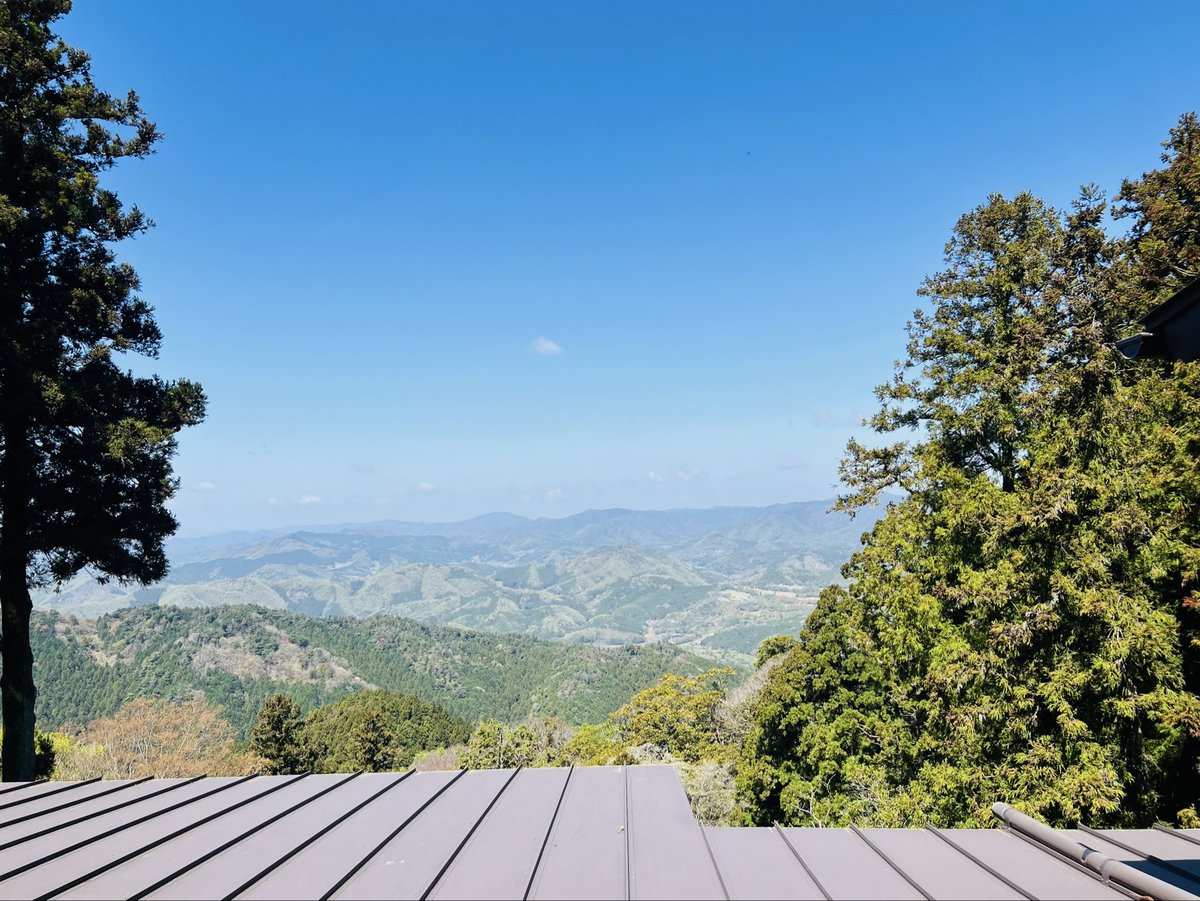 return_forest's tweet photo. 循環葬の現地でのご契約は、絶景を眺めながら。大阪の〝てっぺん〟と言われる妙見山の山頂にある循環葬の森。この時期は現地契約がおススメ🌳 https://t.co/U6MZg5O05E