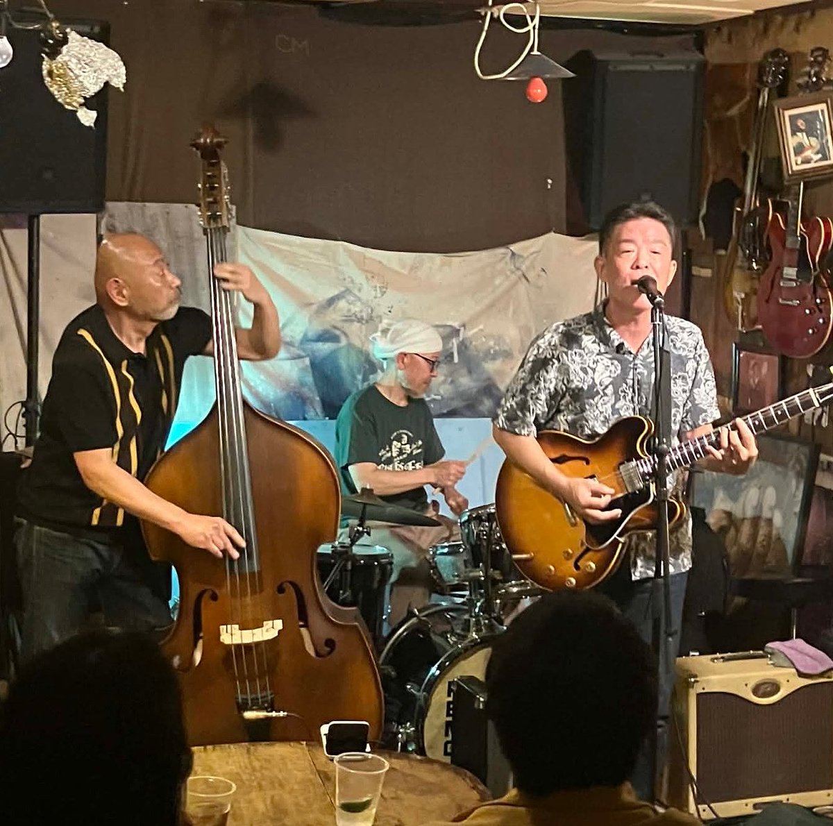 RegularGlip's tweet image. 【LIVEでした】2026/04/18
★Face Blues Band @十三レインコートさん
大勢のお客様に恵まれ、本当に楽しく演奏できました。
対バンのNew Sun Kingさんも超ノリノリでさすがでした。
またこんな楽しいLiveができますように…音楽の神様に祈念！！ #blues