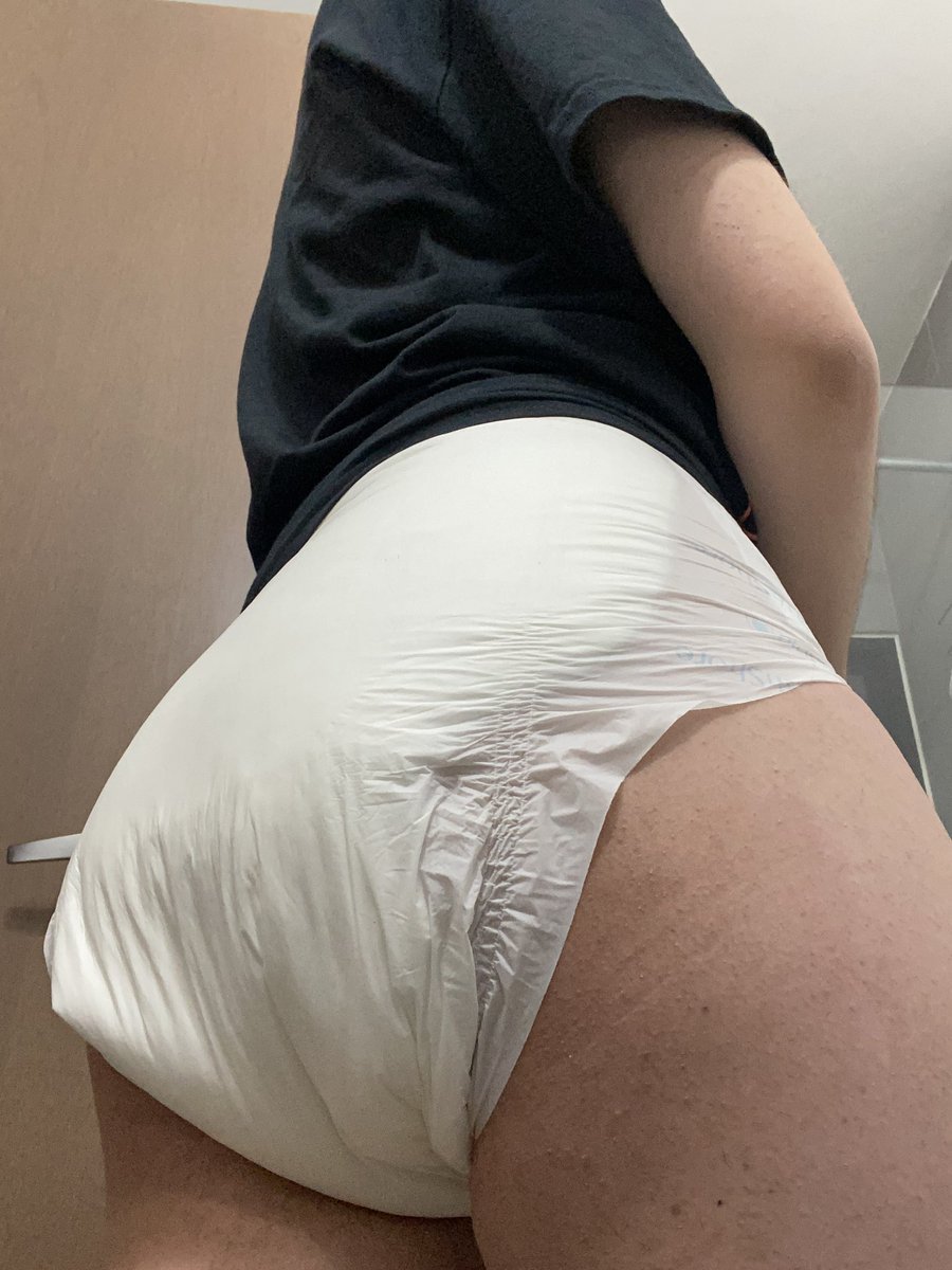 My thick thighs make my pamps look thinner :3
