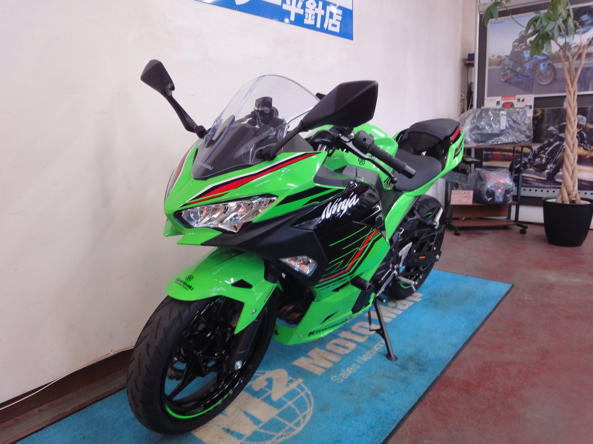 AcHirabari's tweet photo. 【中古車入荷情報】 2023年モデル カワサキ Ninja400 KRT EDITION 走行距離16112km 車両本体価格(税込)54万8900円。当店出荷のワンオーナー車です!ローダウン、ETC、シガーソケット、スライダー付きで状態もいいですよ!詳しくは📷→https://t.co/1qnFKHP8lt #Kawasaki #ニンジャ400 #KRT https://t.co/4Oi4mAjJTt